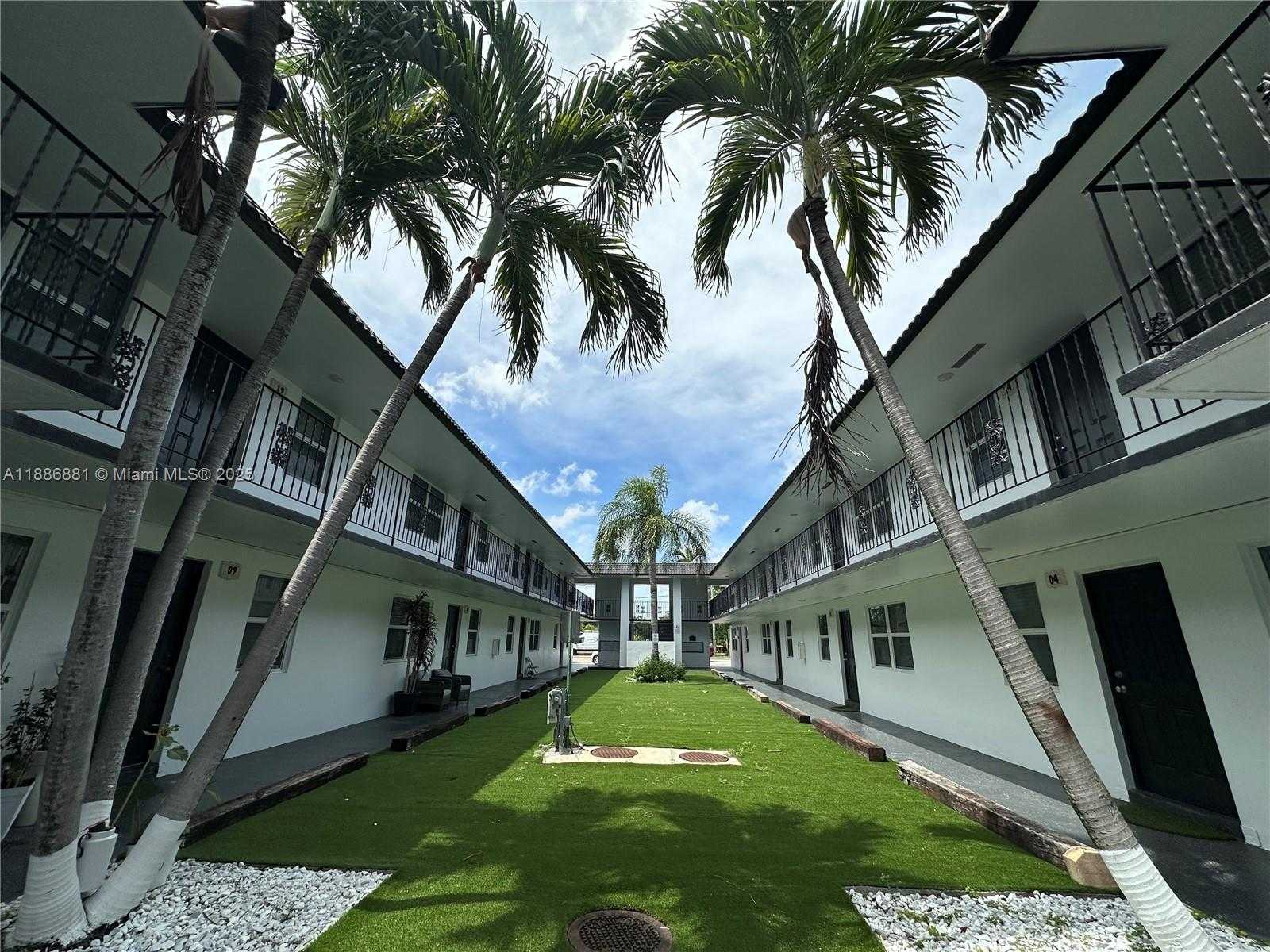 Small Image of 2500 JOHNSON ST #10, Hollywood Number 31