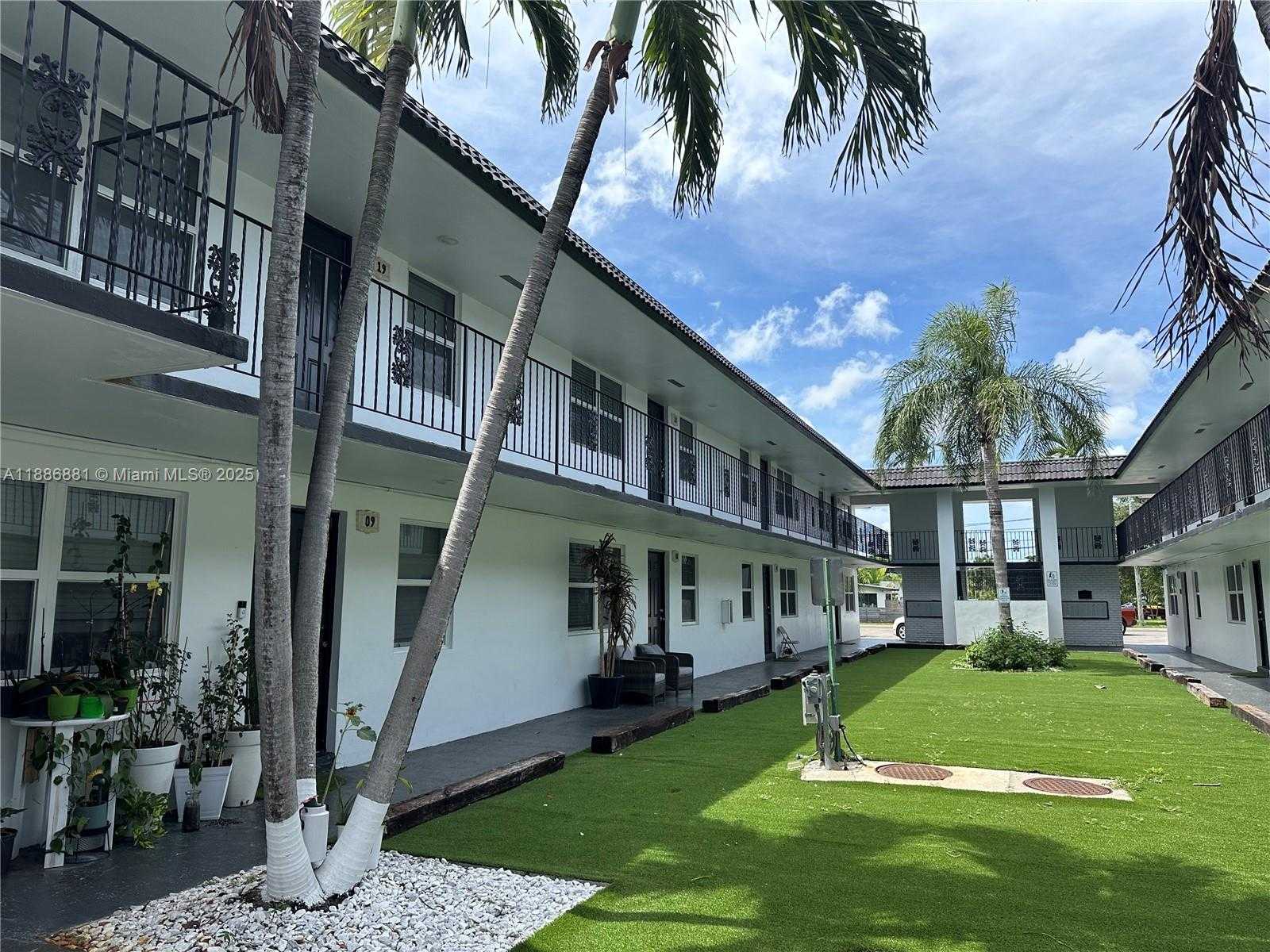 Small Image of 2500 JOHNSON ST #10, Hollywood Number 33