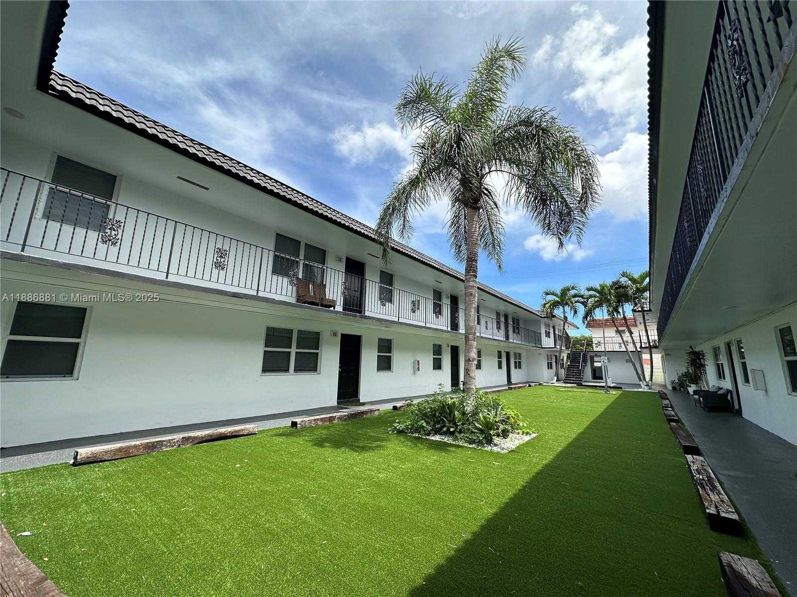 Small Image of 2500 JOHNSON ST #10, Hollywood Number 34