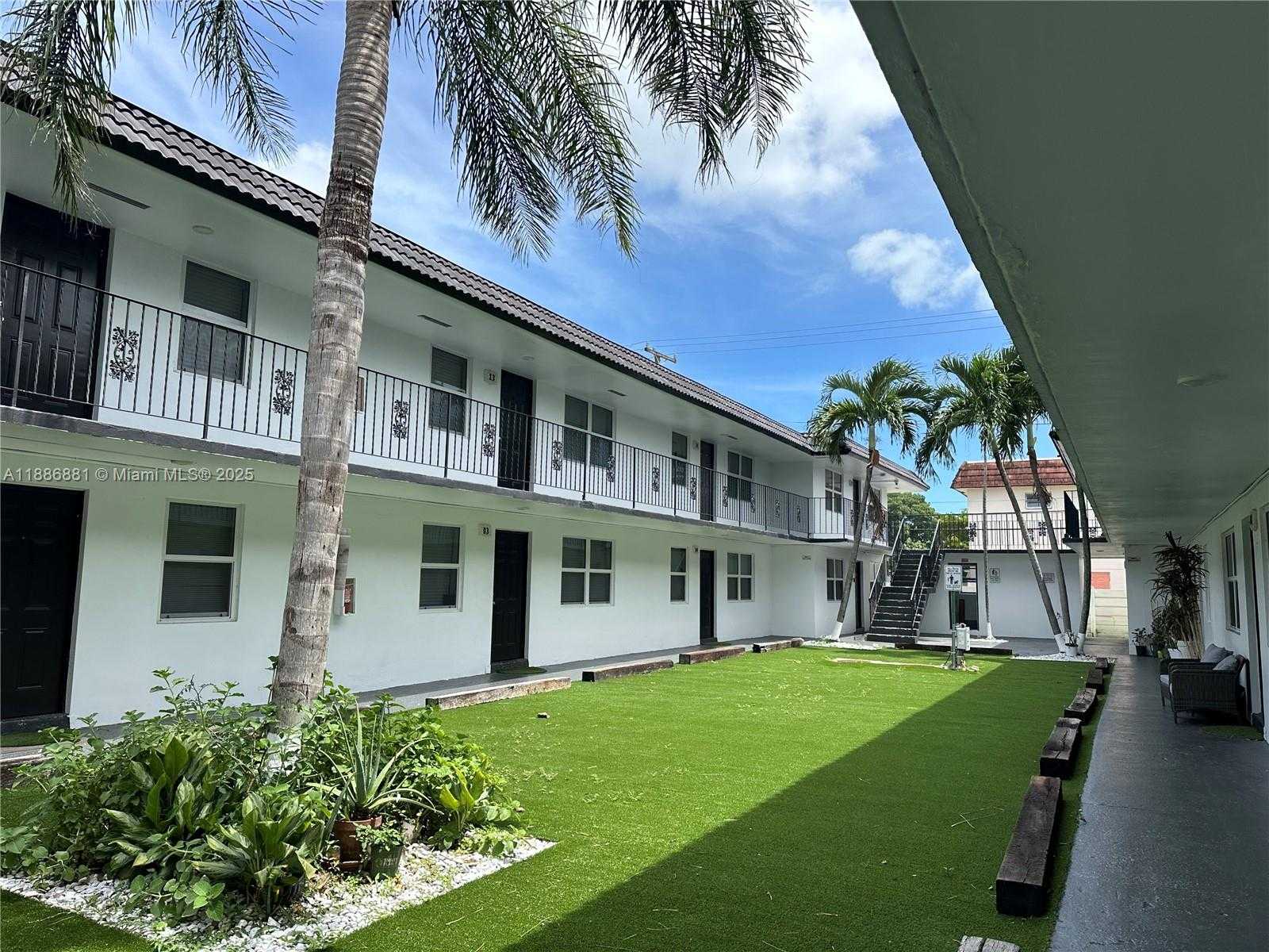 Small Image of 2500 JOHNSON ST #10, Hollywood Number 35