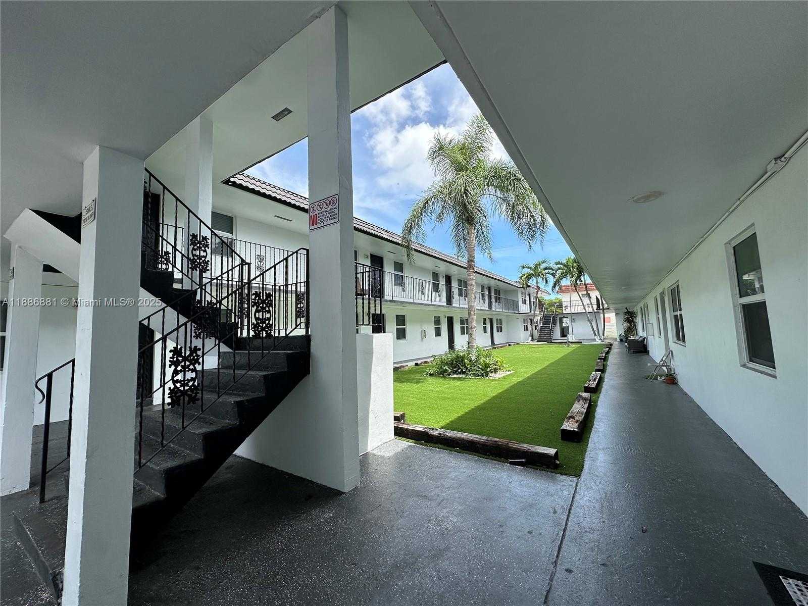 Small Image of 2500 JOHNSON ST #10, Hollywood Number 36