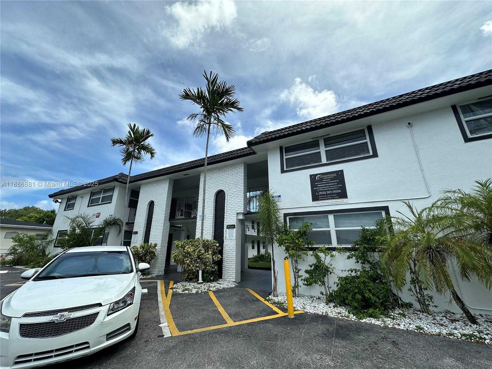 Small Image of 2500 JOHNSON ST #10, Hollywood Number 37