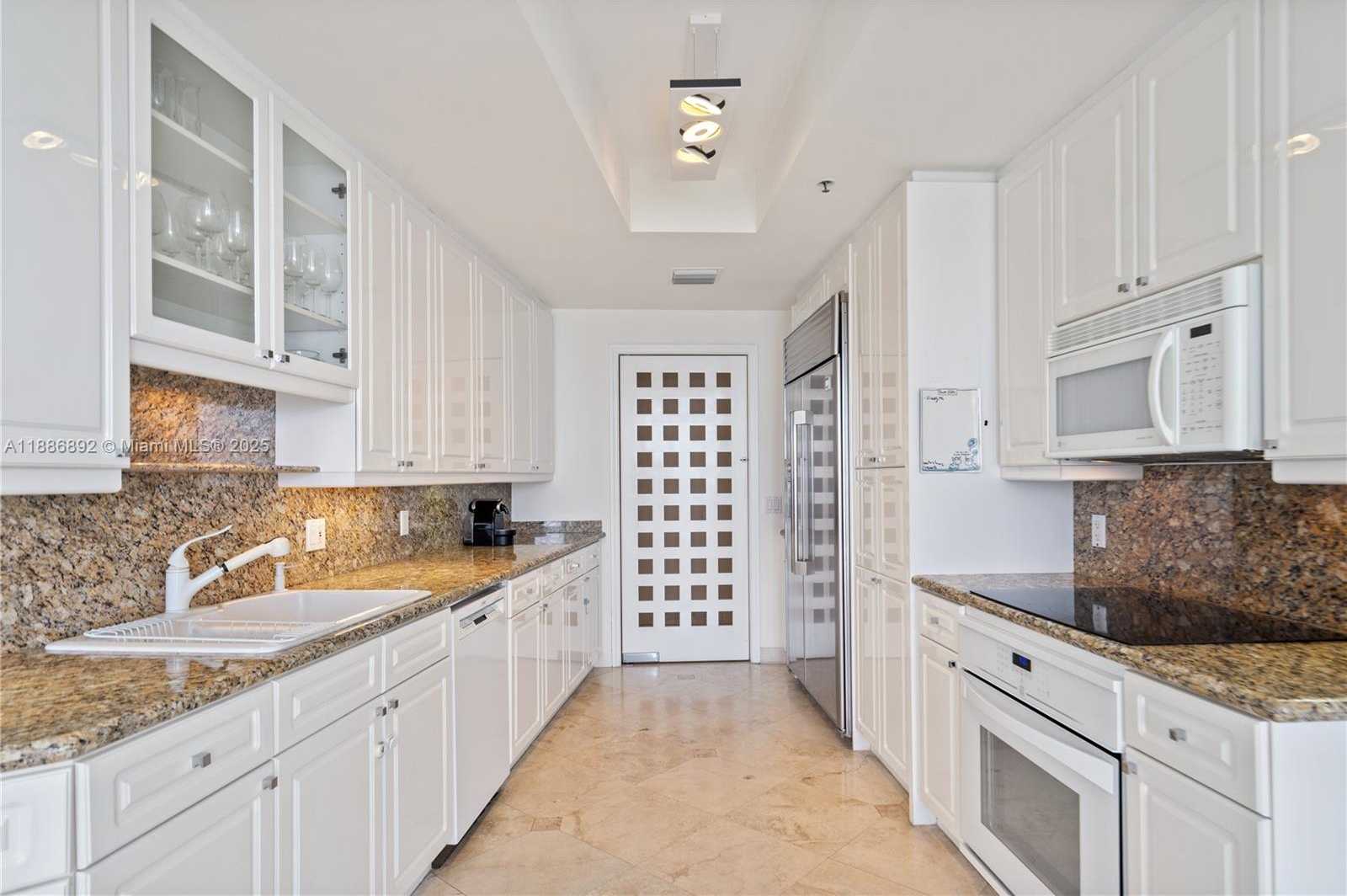 Small Image of 808 BRICKELL KEY DR #3304, Miami Number 12