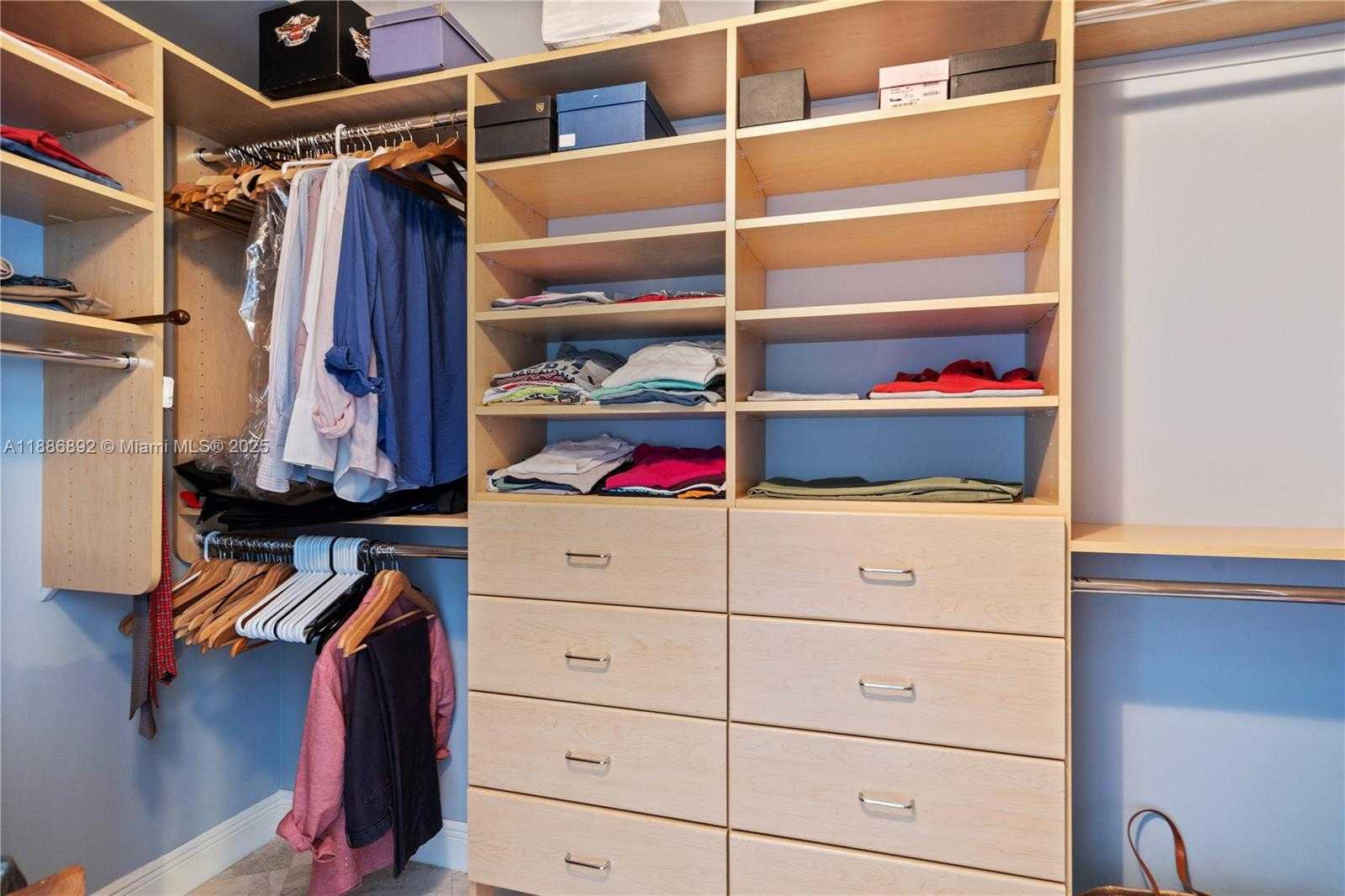 Small Image of 808 BRICKELL KEY DR #3304, Miami Number 23