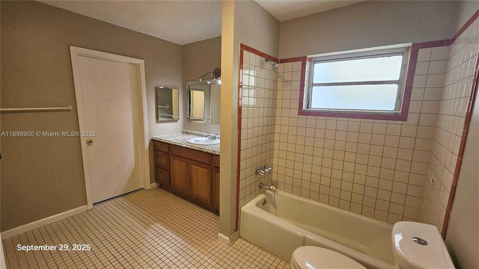 Small Image of 2640 GARFIELD ST #Back, Hollywood Number 10