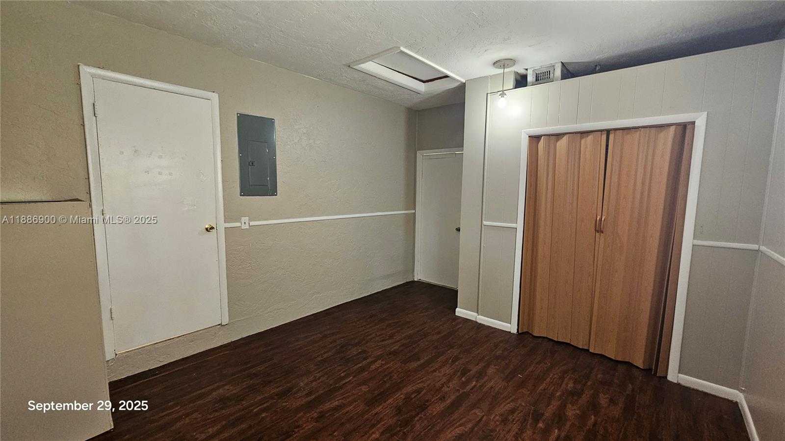 Small Image of 2640 GARFIELD ST #Back, Hollywood Number 13