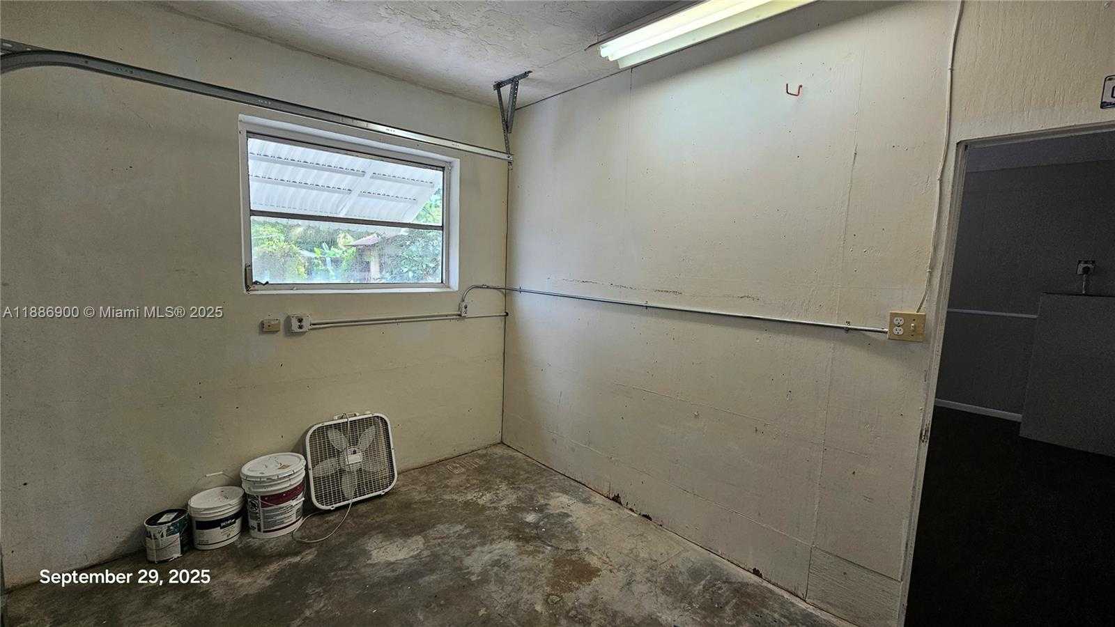 Small Image of 2640 GARFIELD ST #Back, Hollywood Number 15