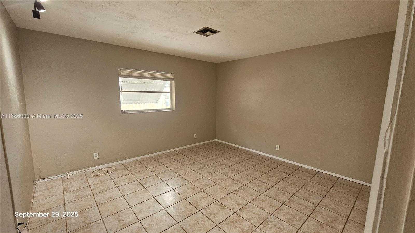 Small Image of 2640 GARFIELD ST #Back, Hollywood Number 8