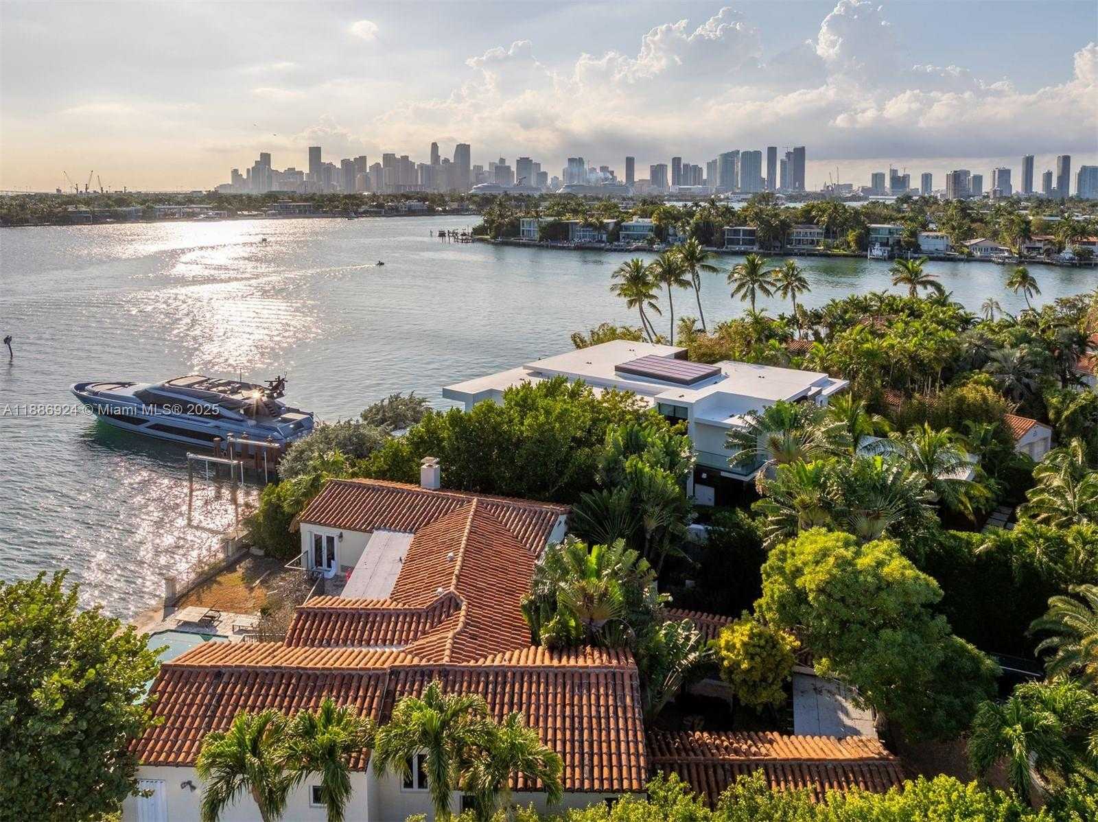 Small Image of 11 EAST RIVO ALTO DR, Miami Beach Number 12