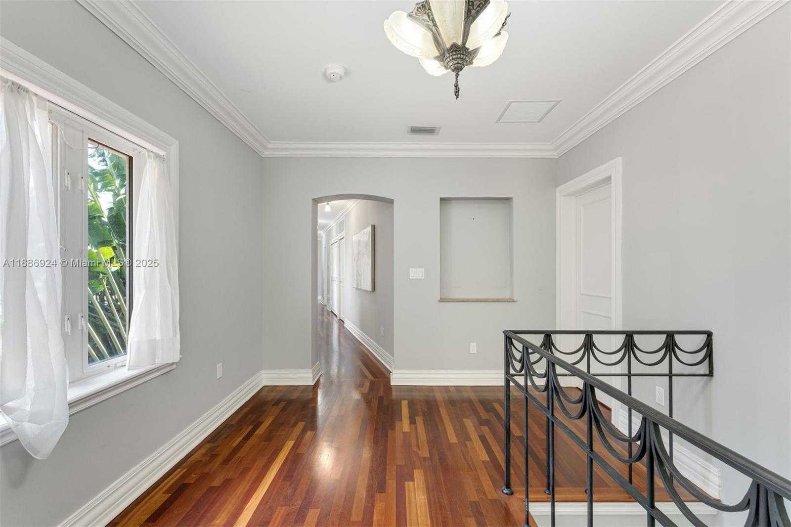 Small Image of 11 EAST RIVO ALTO DR, Miami Beach Number 16