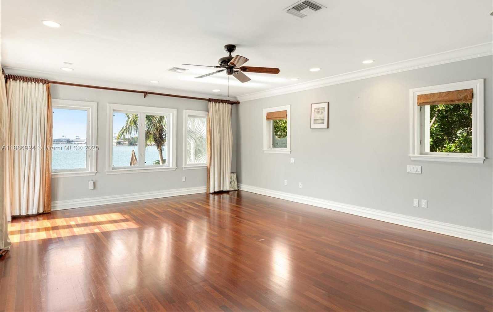 Small Image of 11 EAST RIVO ALTO DR, Miami Beach Number 17