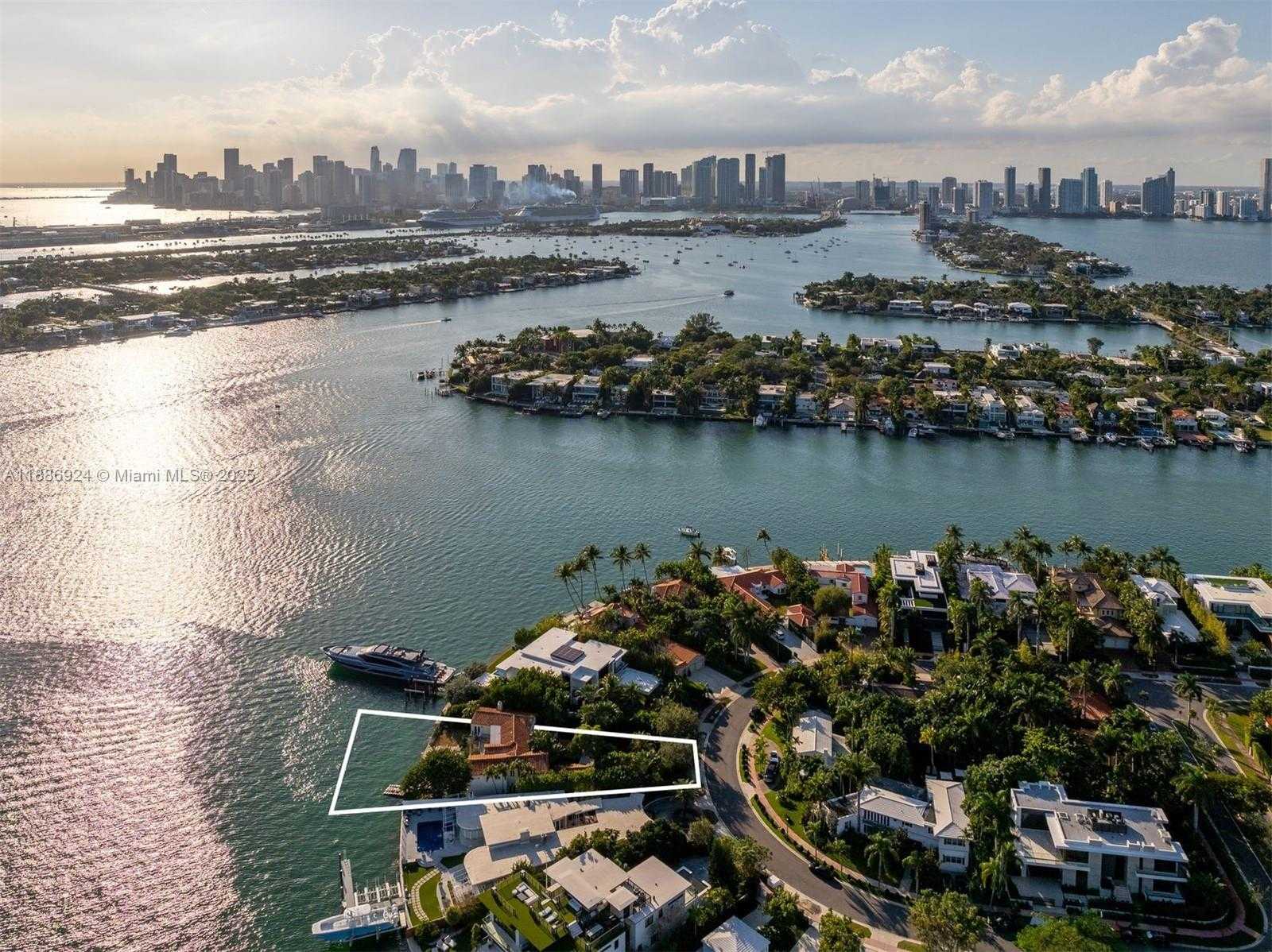 Small Image of 11 EAST RIVO ALTO DR, Miami Beach Number 2