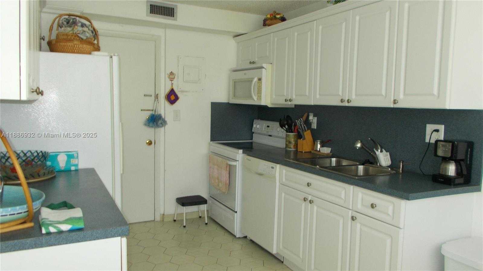 Small Image of 3161 SOUTH OCEAN DR #505, Hallandale Beach Number 11