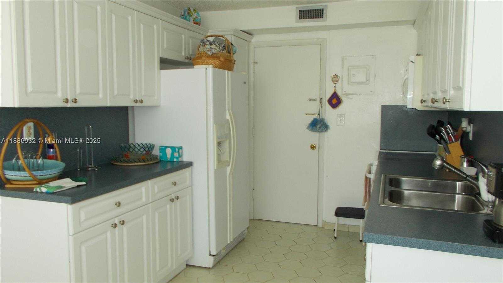 Small Image of 3161 SOUTH OCEAN DR #505, Hallandale Beach Number 12