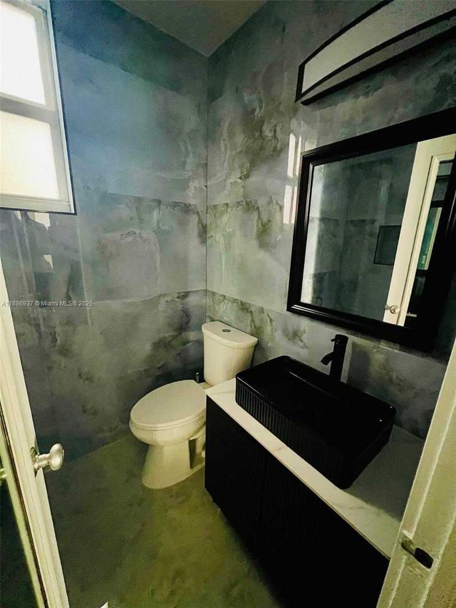 Small Image of 1606 JEFFERSON AVE #4, Miami Beach Number 12