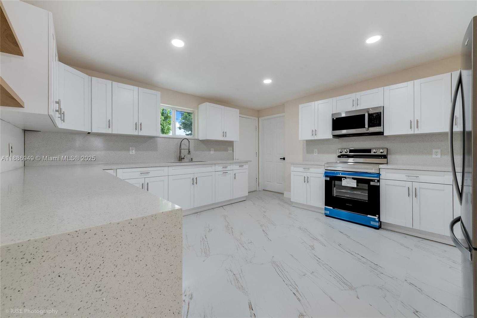 Small Image of 10421 SOUTH WEST 184TH ST, Cutler Bay Number 4