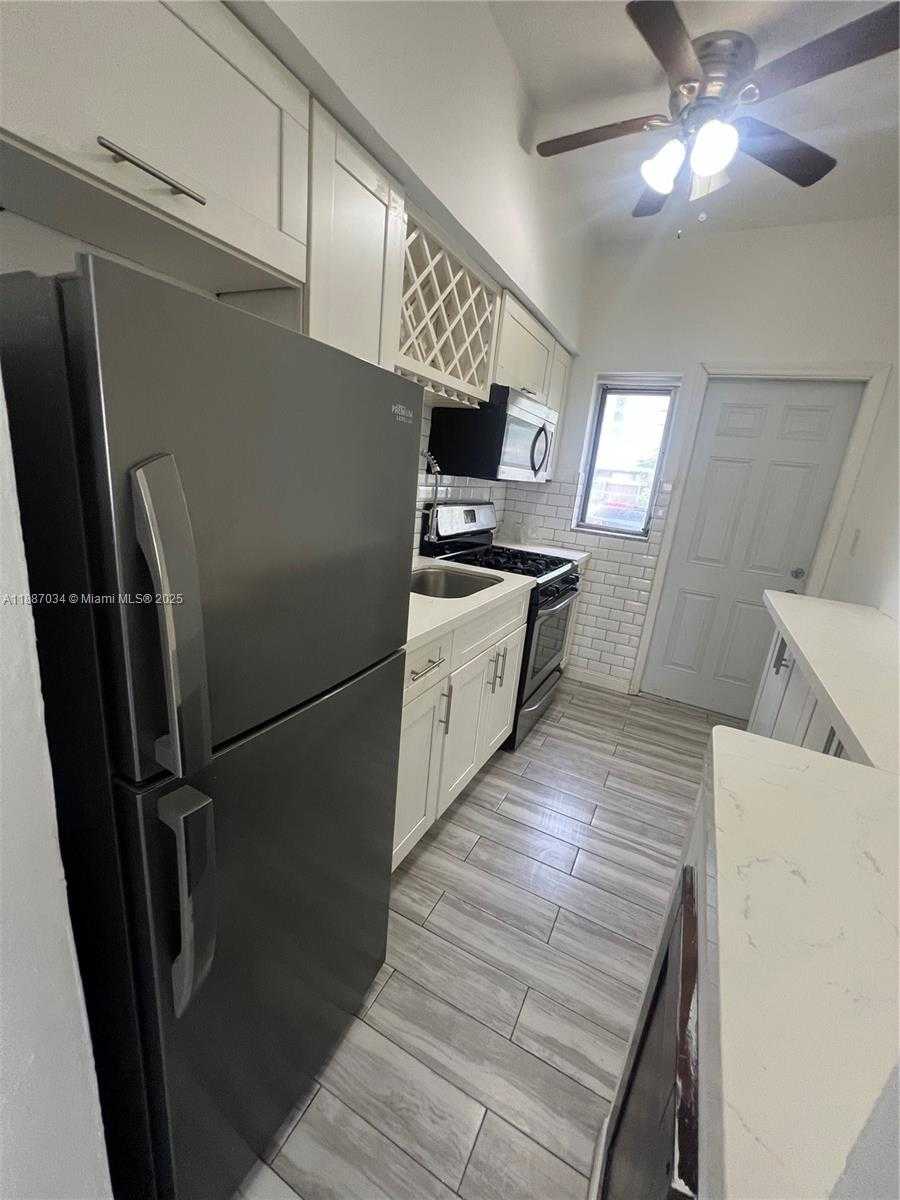 Small Image of 8135 CRESPI BLVD #2, Miami Beach Number 2