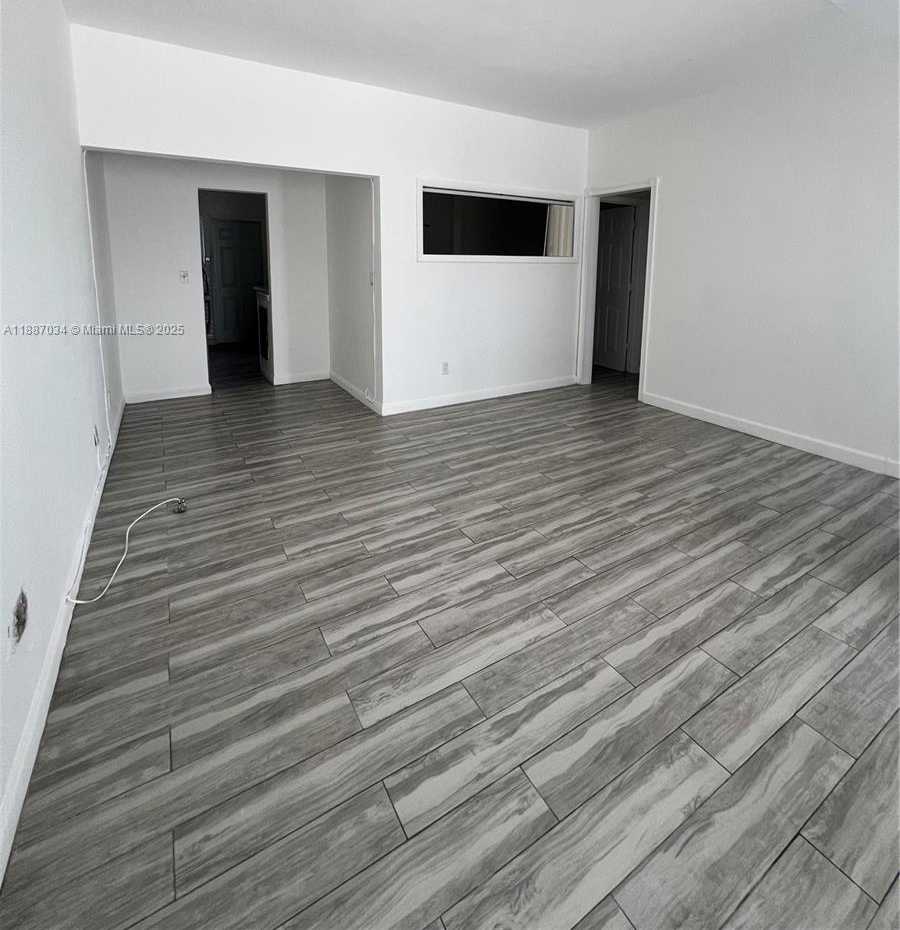 Small Image of 8135 CRESPI BLVD #2, Miami Beach Number 4