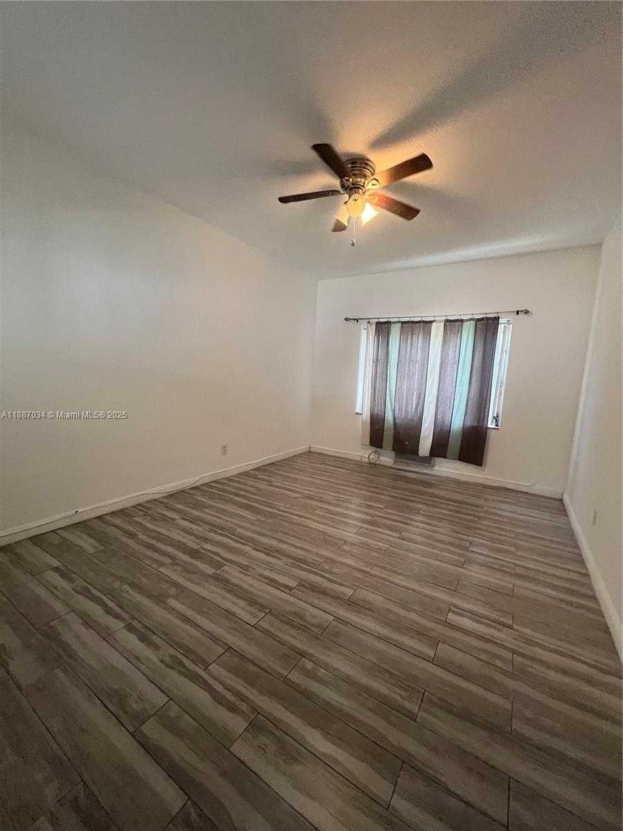 Small Image of 8135 CRESPI BLVD #2, Miami Beach Number 5