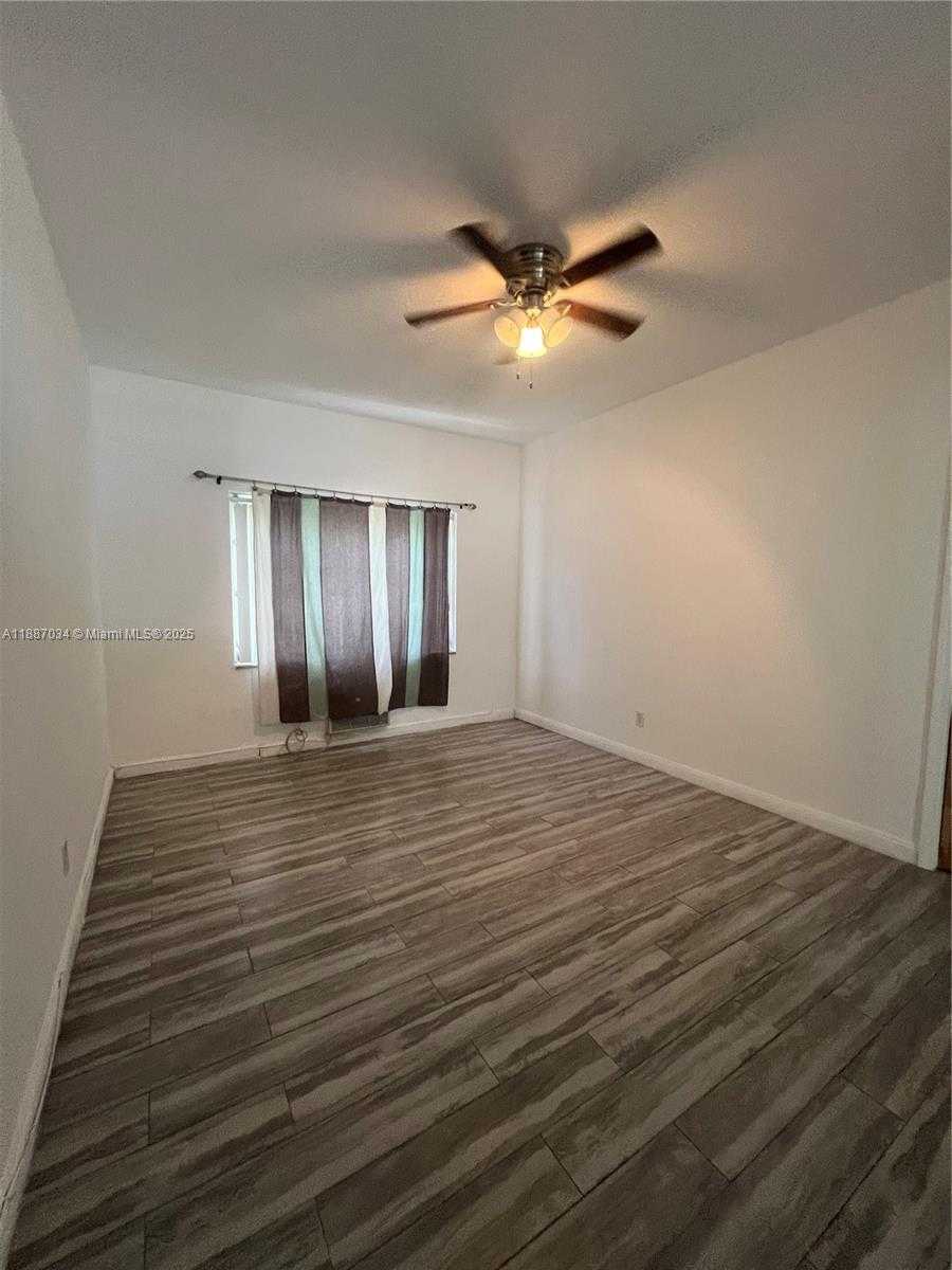 Small Image of 8135 CRESPI BLVD #2, Miami Beach Number 6