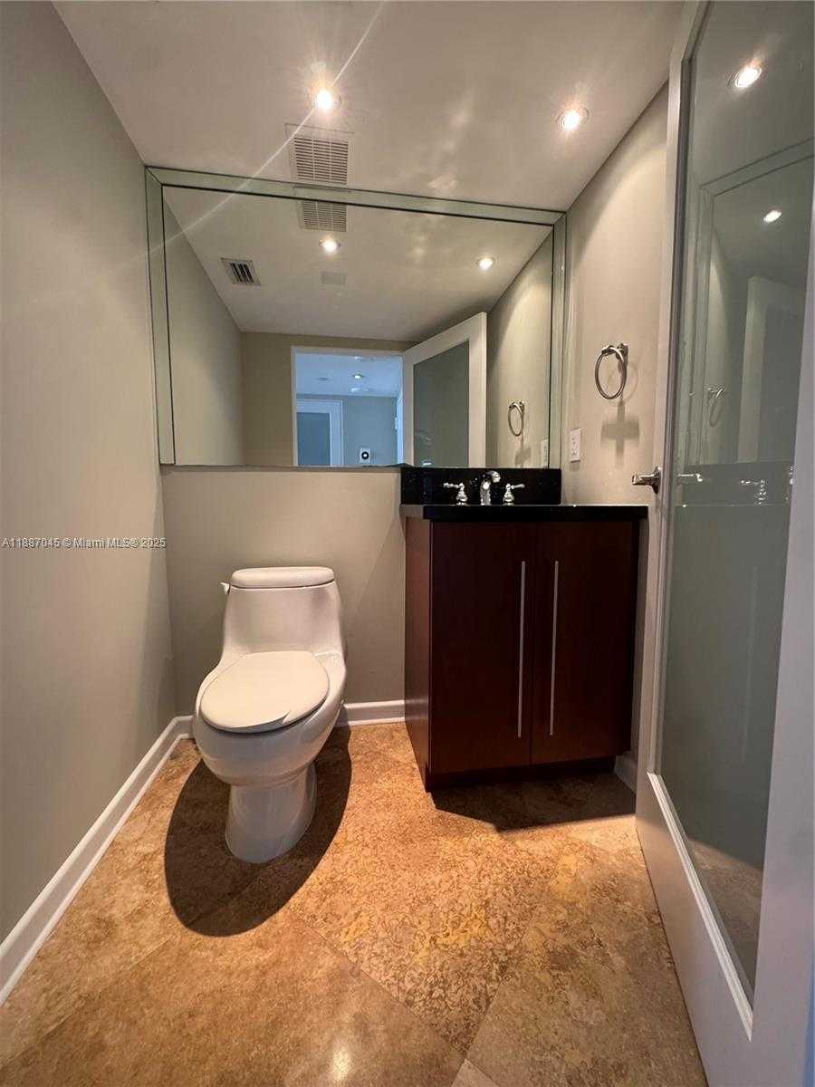 Small Image of 1901 BRICKELL AVE #B1713, Miami Number 17