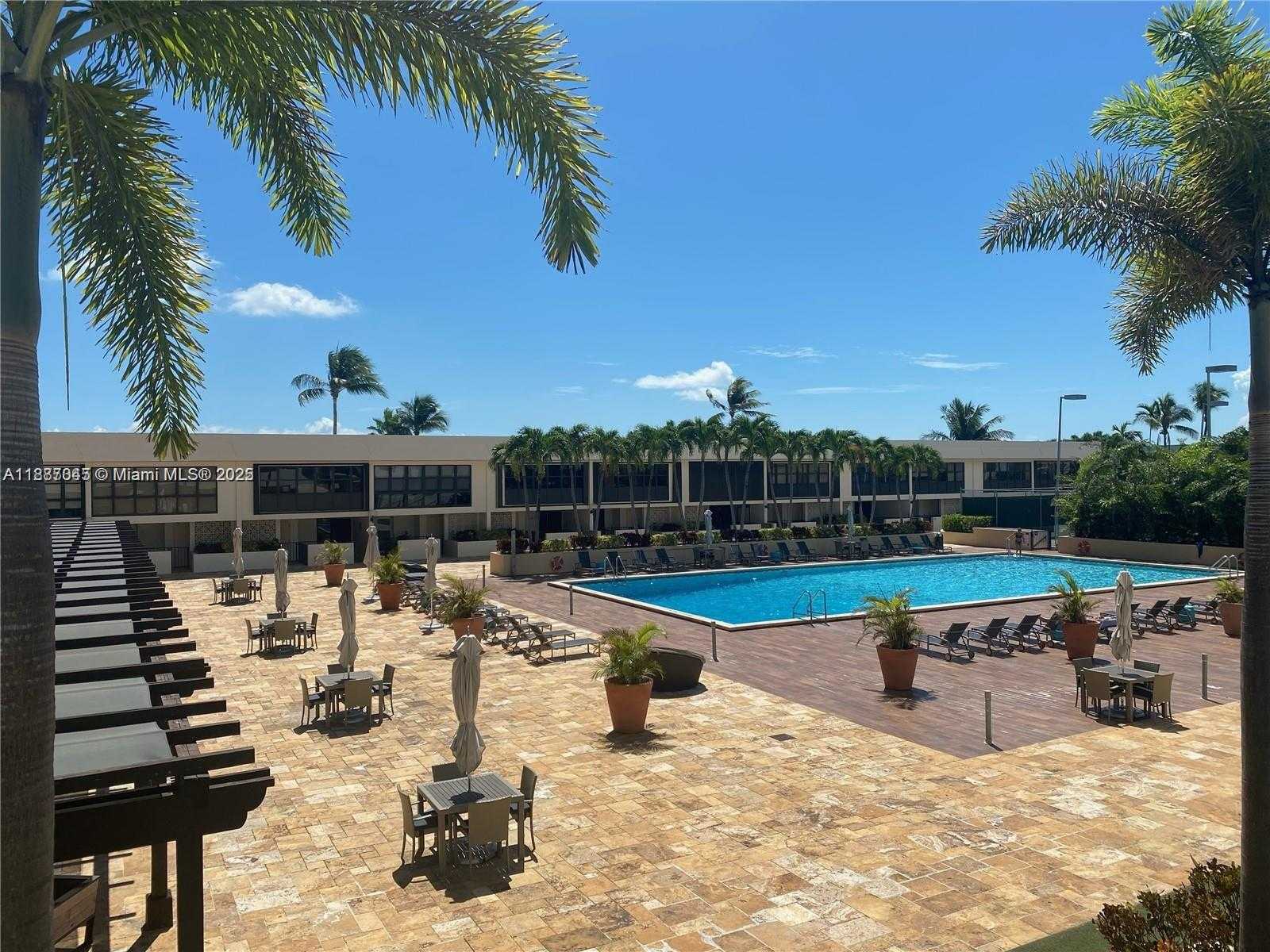 Small Image of 1901 BRICKELL AVE #B1713, Miami Number 21