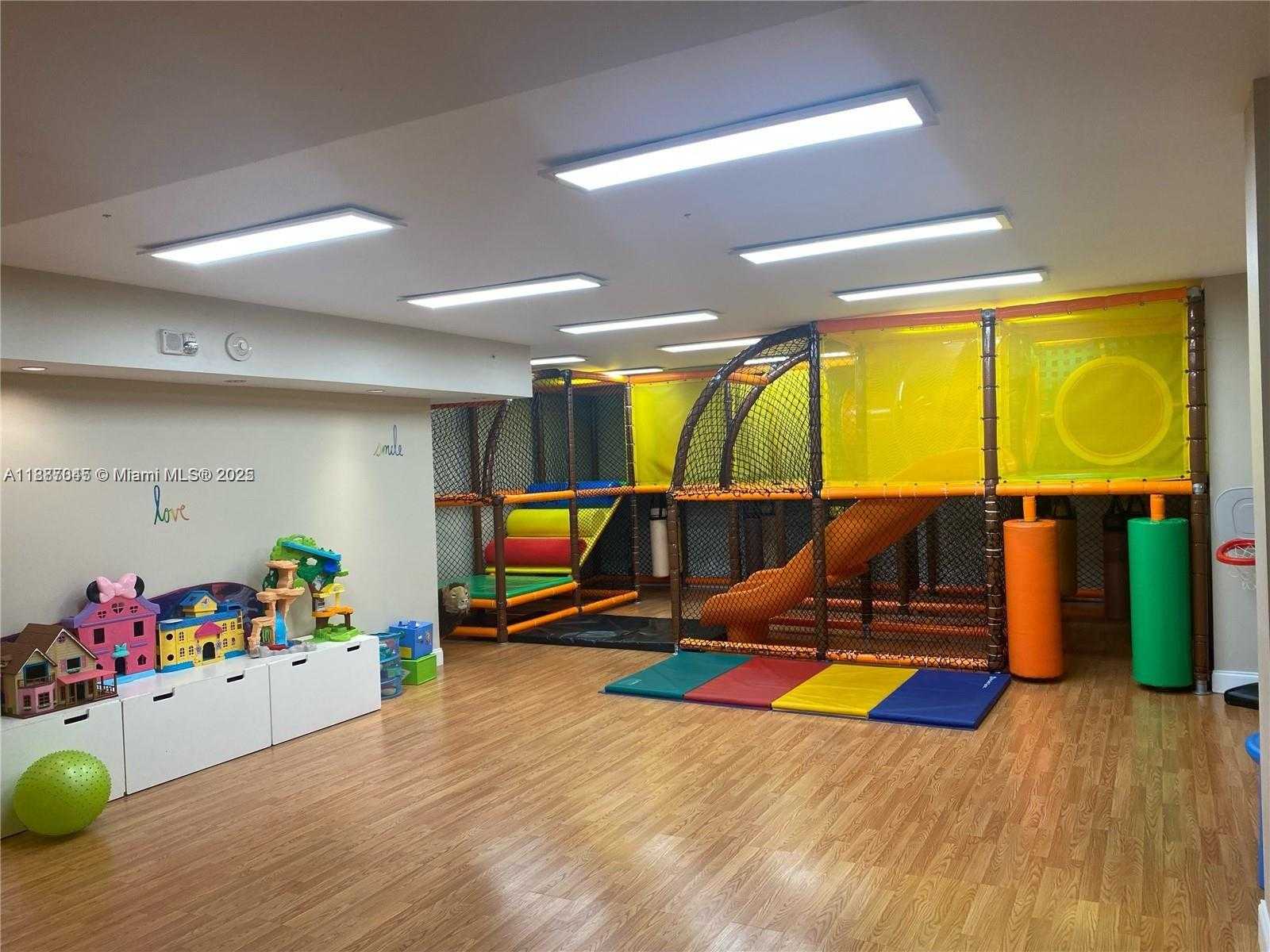 Small Image of 1901 BRICKELL AVE #B1713, Miami Number 26