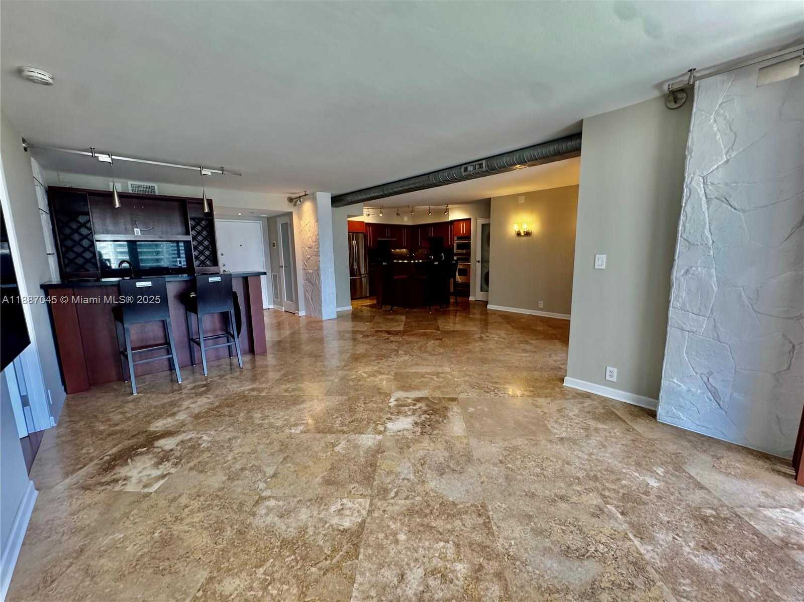 Small Image of 1901 BRICKELL AVE #B1713, Miami Number 5