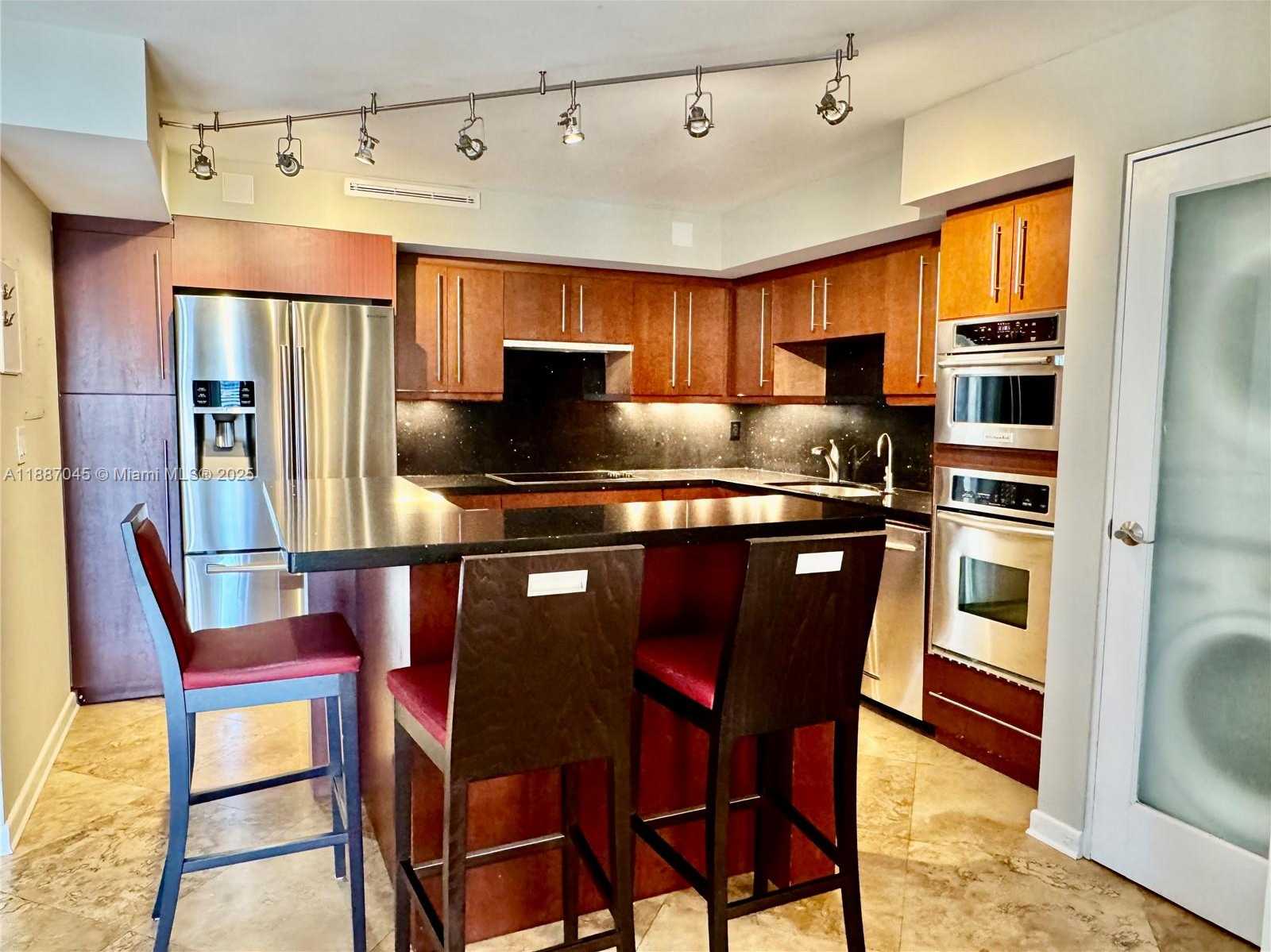 Small Image of 1901 BRICKELL AVE #B1713, Miami Number 6