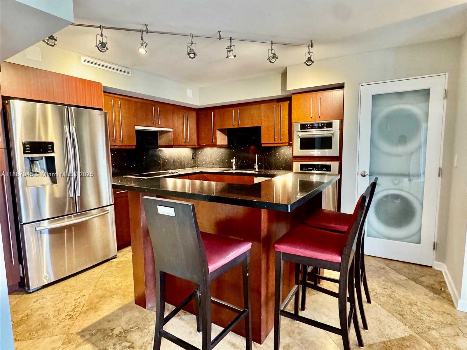 Small Image of 1901 BRICKELL AVE #B1713, Miami Number 7