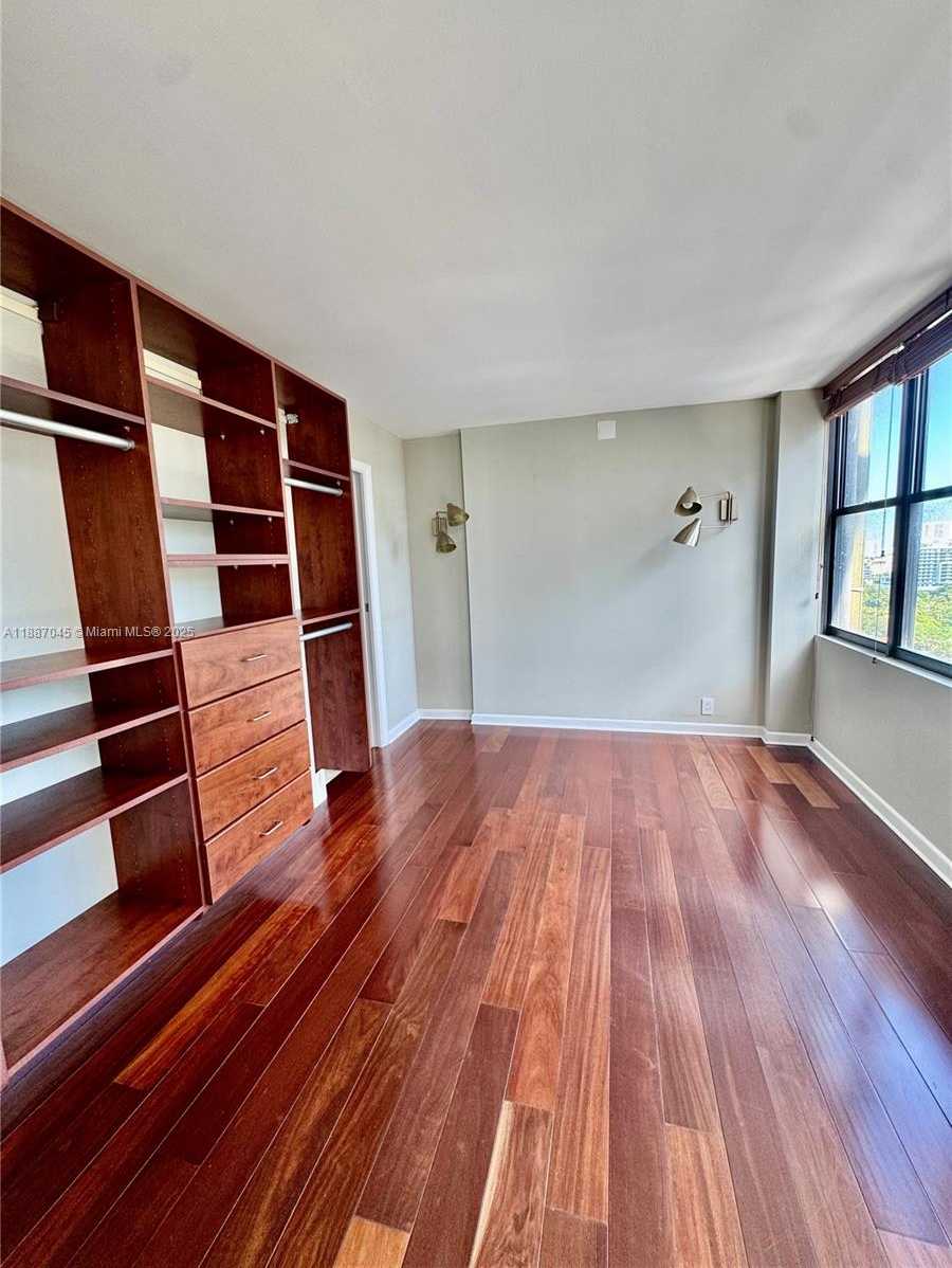 Small Image of 1901 BRICKELL AVE #B1713, Miami Number 9