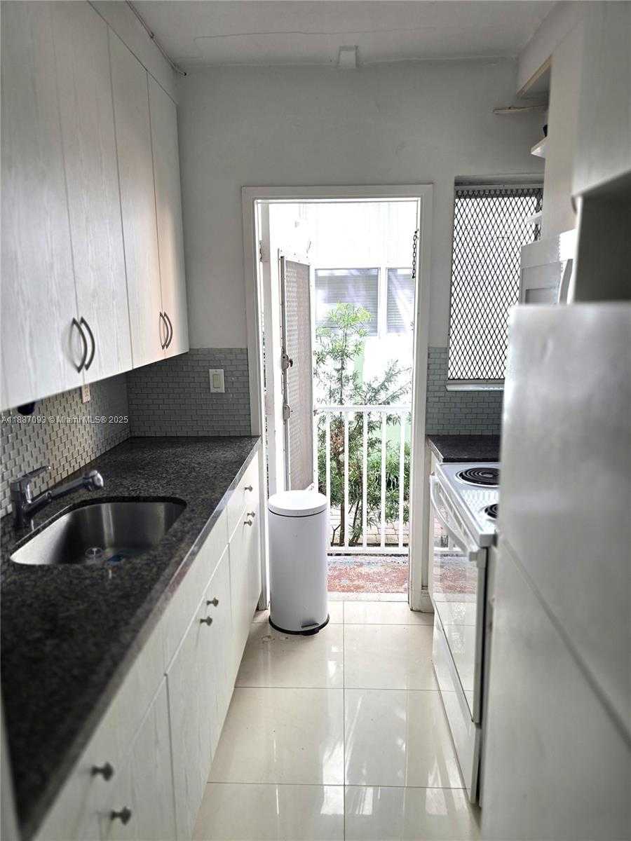 Small Image of 835 MERIDIAN AVE #4, Miami Beach Number 10
