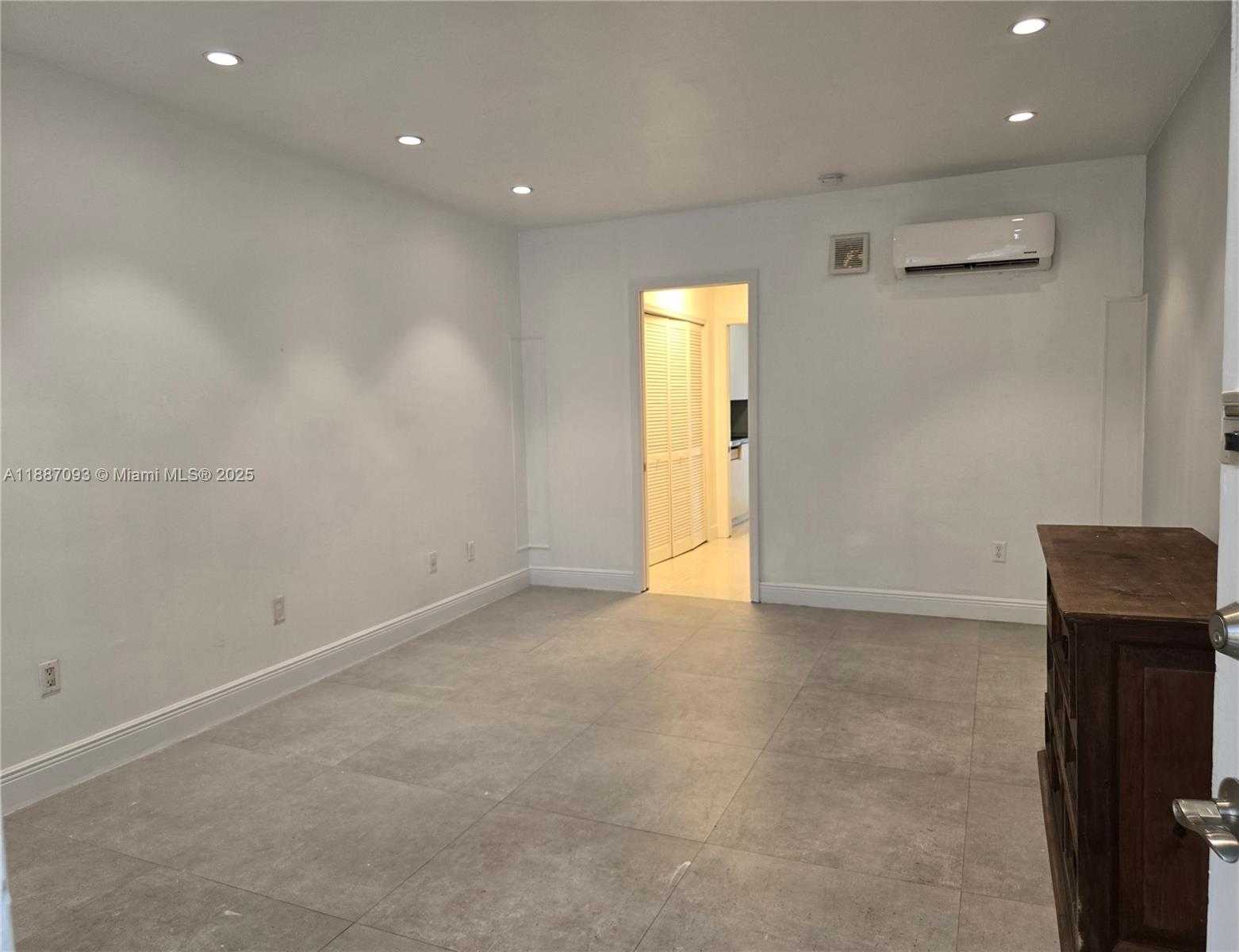 Small Image of 835 MERIDIAN AVE #4, Miami Beach Number 4
