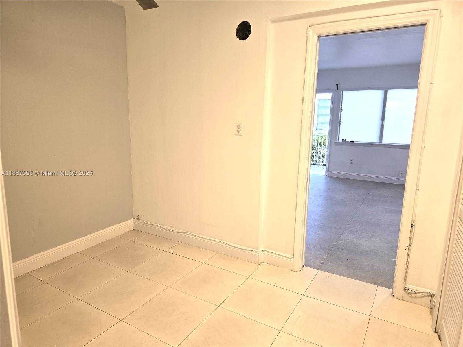 Small Image of 835 MERIDIAN AVE #4, Miami Beach Number 6