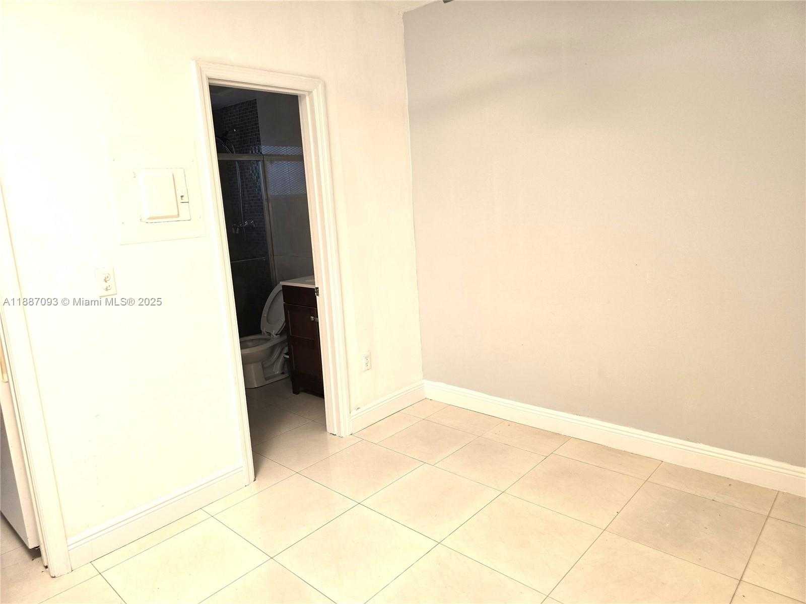 Small Image of 835 MERIDIAN AVE #4, Miami Beach Number 8