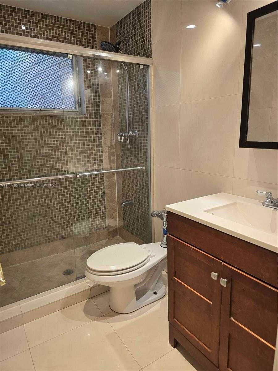 Small Image of 835 MERIDIAN AVE #4, Miami Beach Number 9