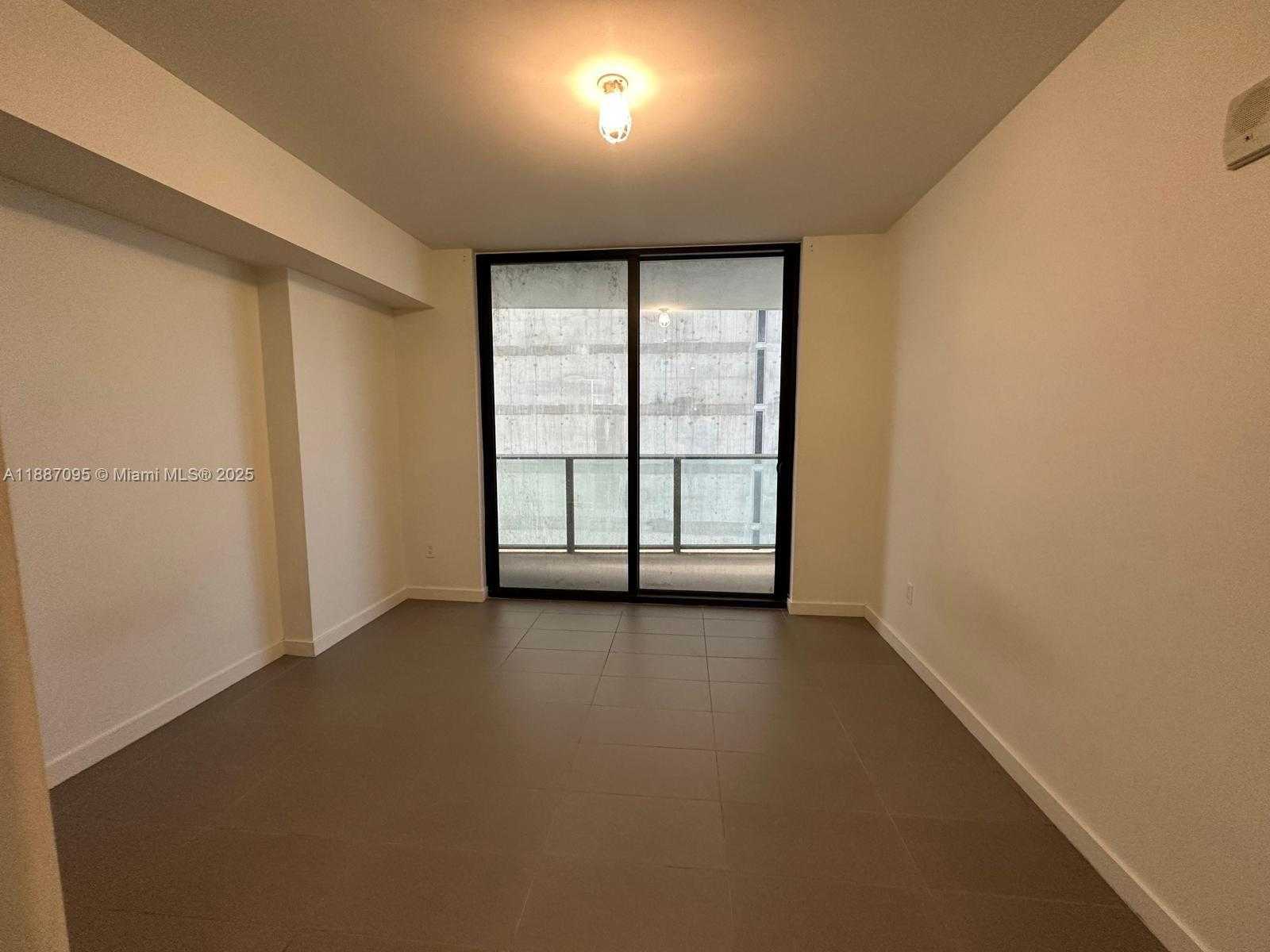 Small Image of Miami Number 10