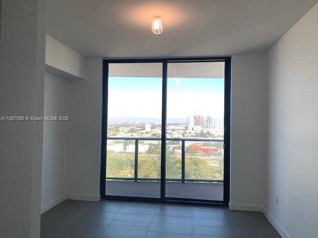 Small Image of Miami Number 15