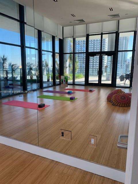 Small Image of Miami Number 29