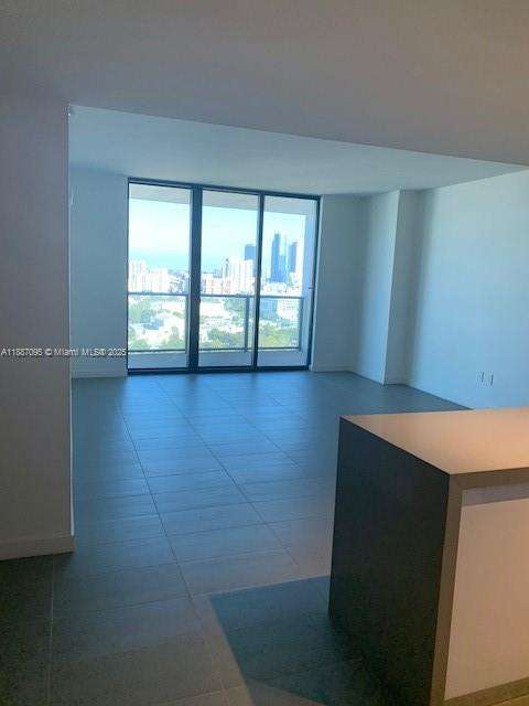 Small Image of Miami Number 5