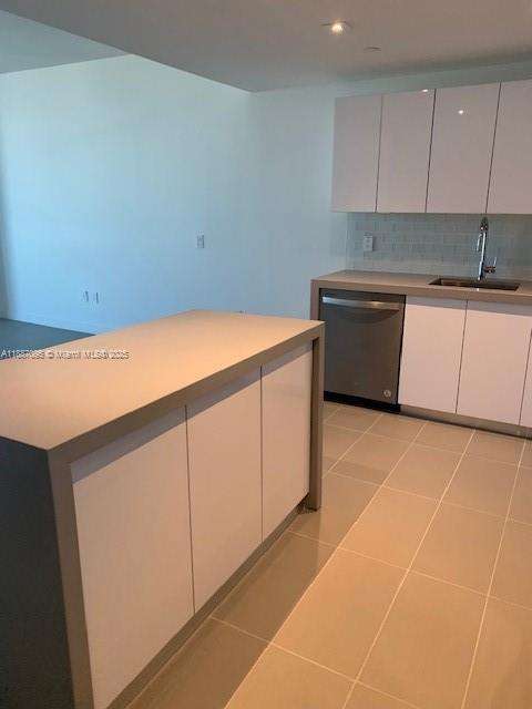 Small Image of Miami Number 6