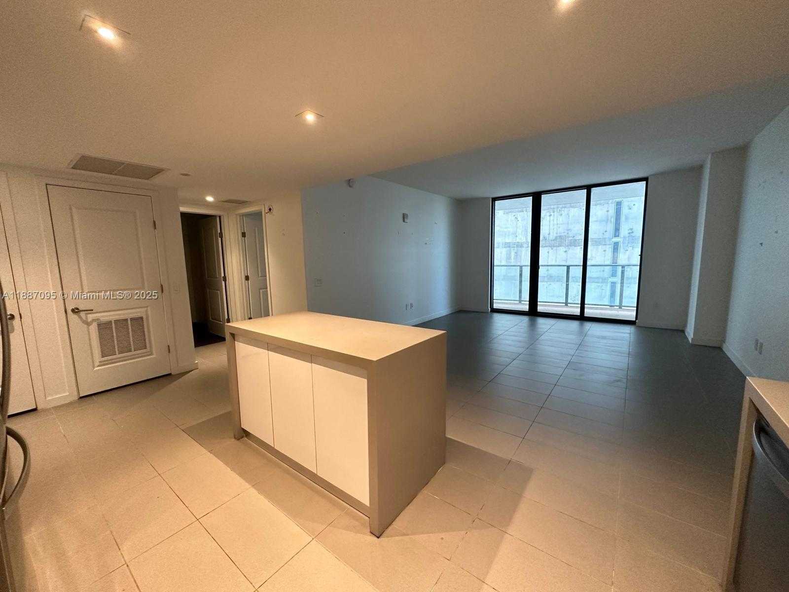 Small Image of Miami Number 8