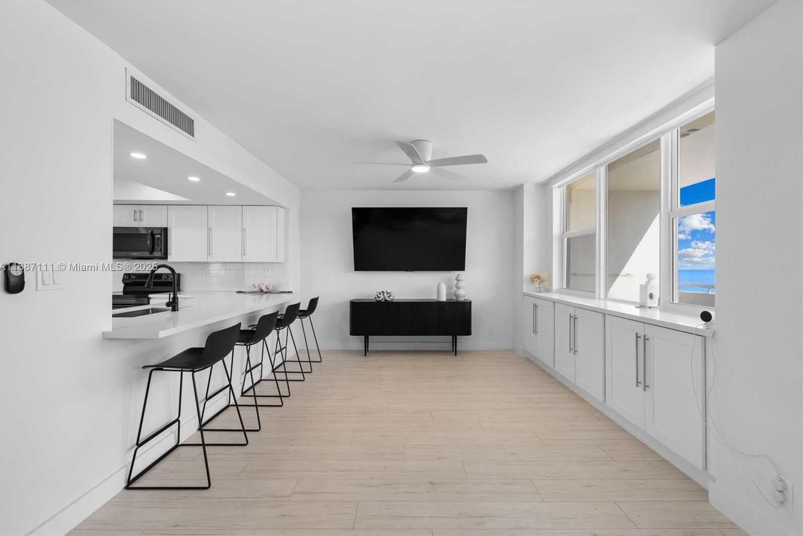 Small Image of 3180 SOUTH OCEAN DR #516, Hallandale Beach Number 15