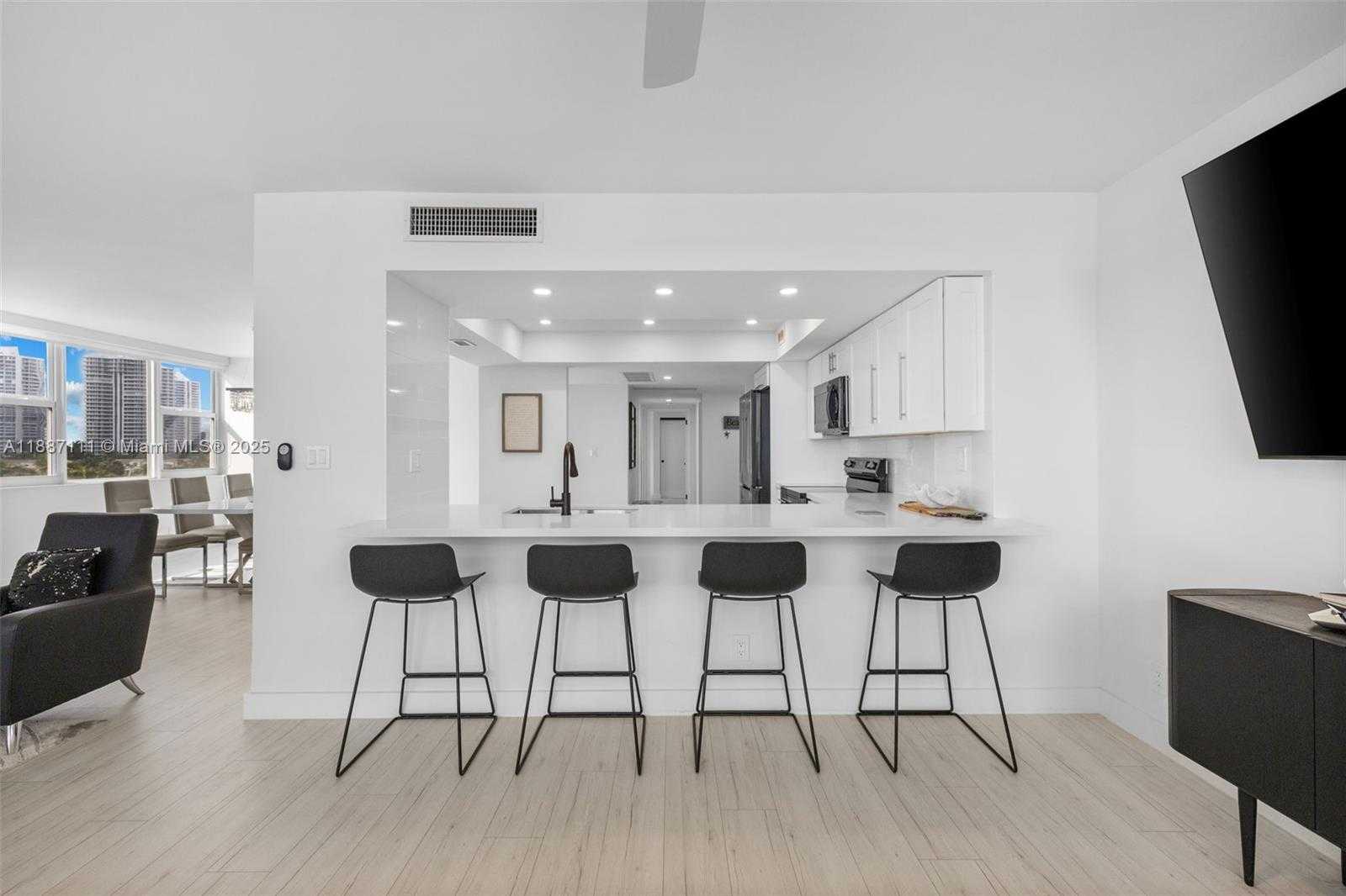 Small Image of 3180 SOUTH OCEAN DR #516, Hallandale Beach Number 19