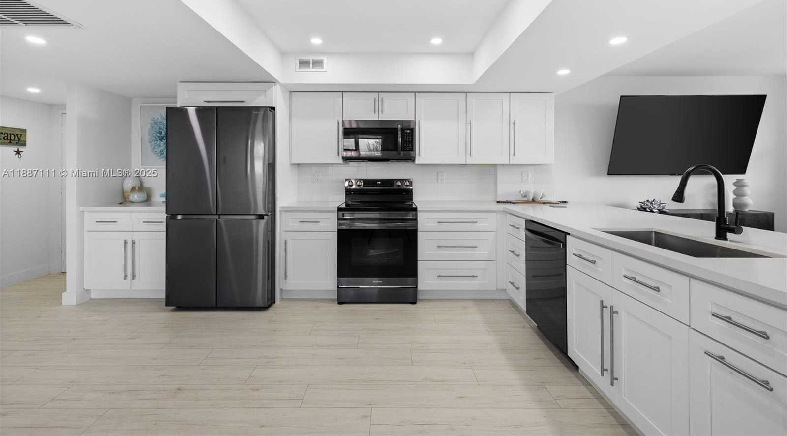 Small Image of 3180 SOUTH OCEAN DR #516, Hallandale Beach Number 23