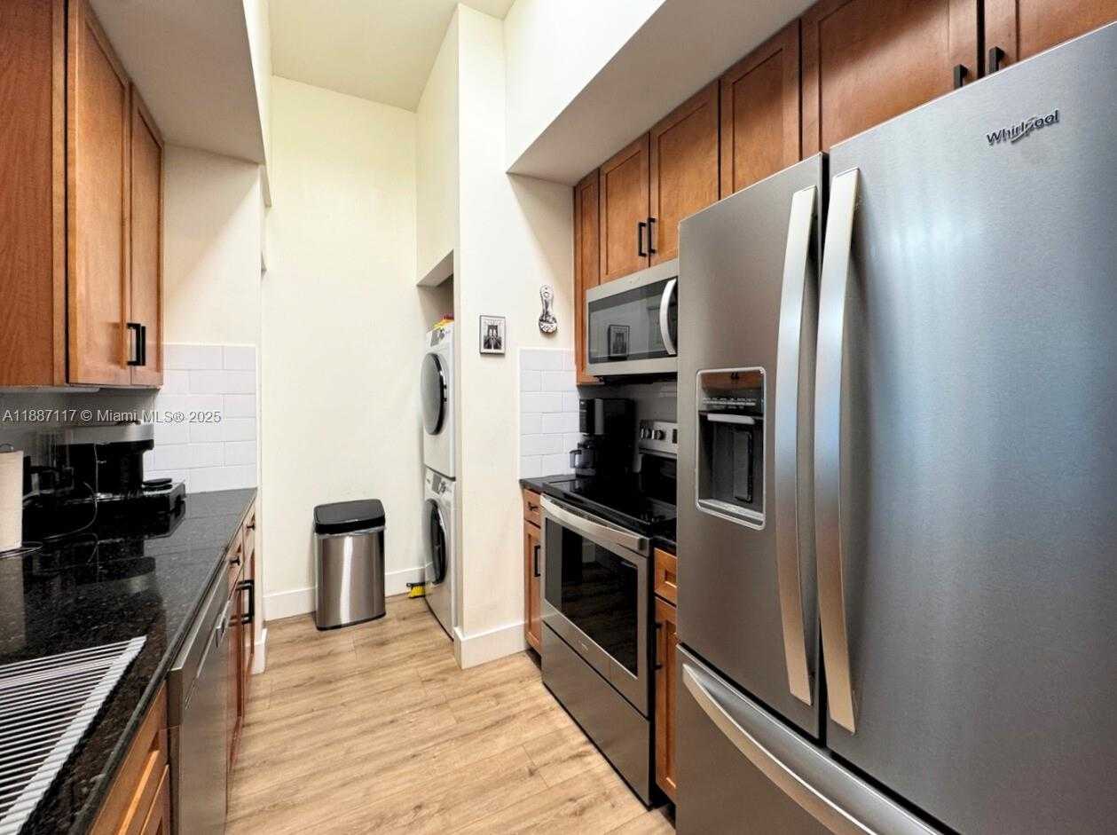 Small Image of 2000 NORTH BAYSHORE DR #118, Miami Number 10
