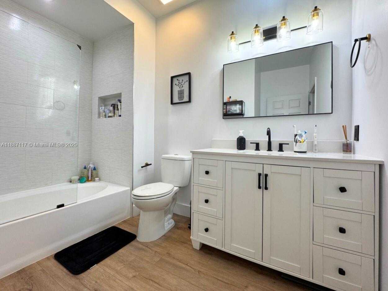 Small Image of 2000 NORTH BAYSHORE DR #118, Miami Number 13