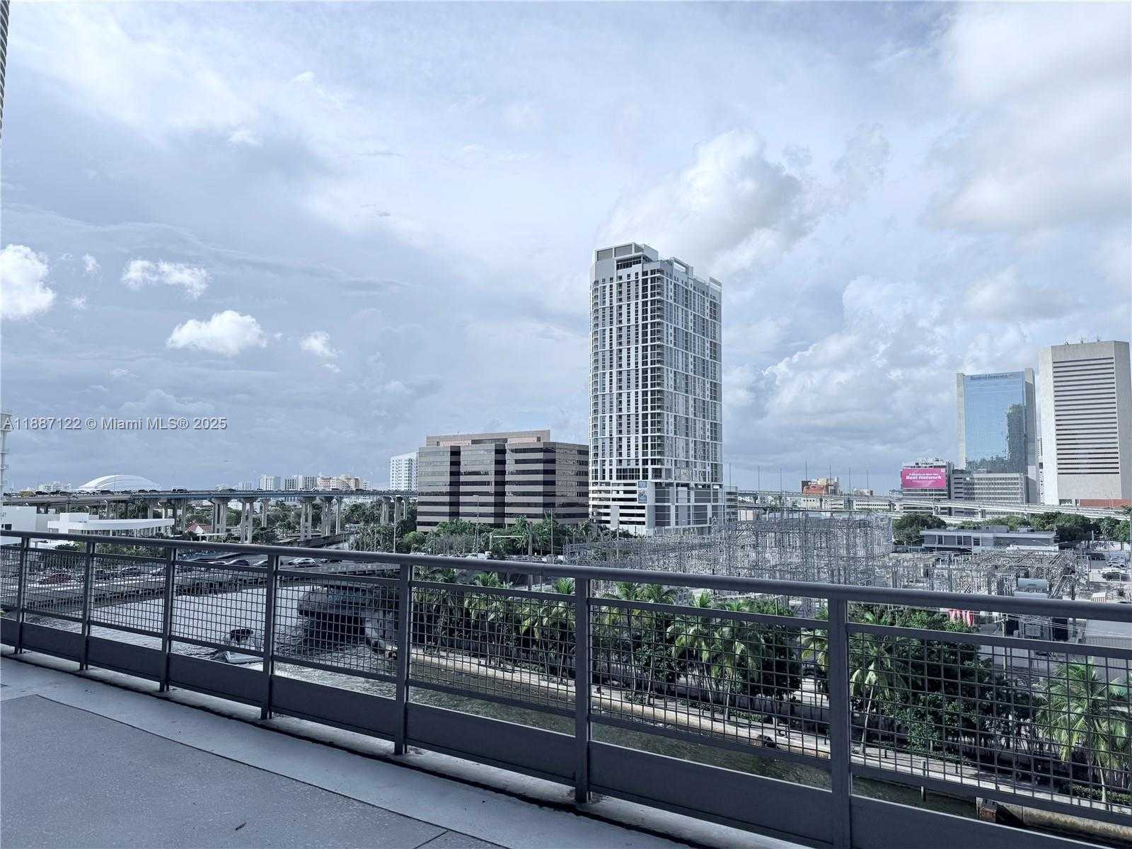 Small Image of 690 SOUTH WEST 1ST CT #1134, Miami Number 25