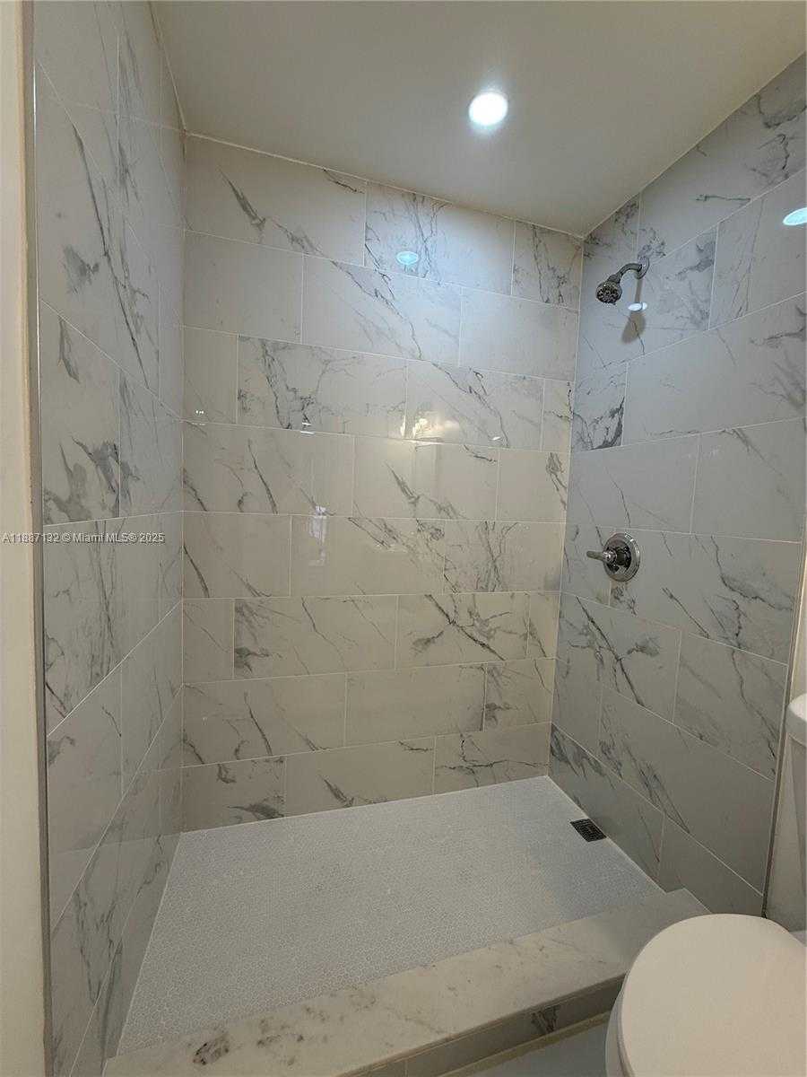 Small Image of 1200 NORTH EAST 128TH ST, North Miami Number 16