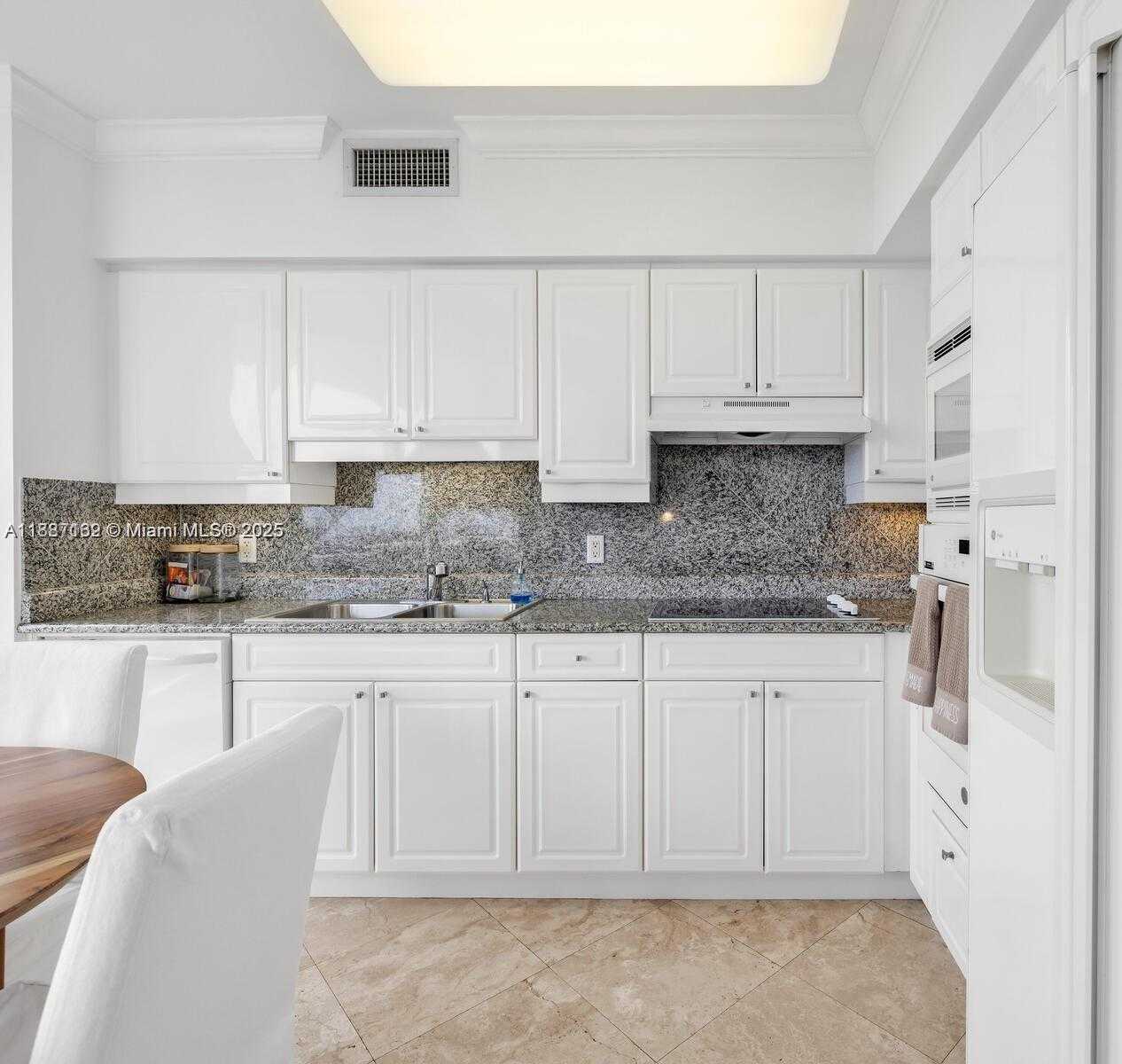 Small Image of 4779 WEST COLLINS AVE #2006, Miami Beach Number 14